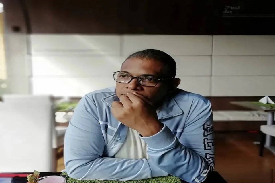 Padre Carlos Rivadeneira celebrando la eucaristía en Cali