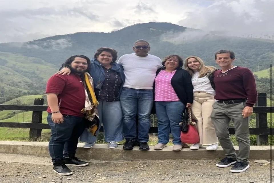 Padre Carlos en retiro espiritual con parejas