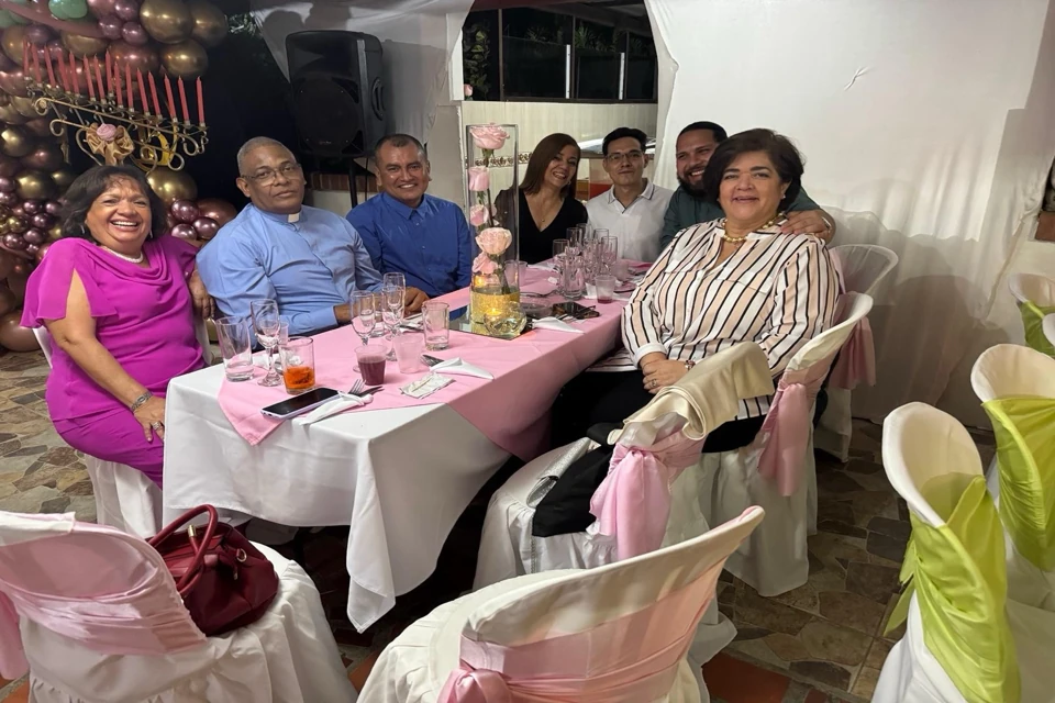 Padre Carlos en misión pastoral en Cali